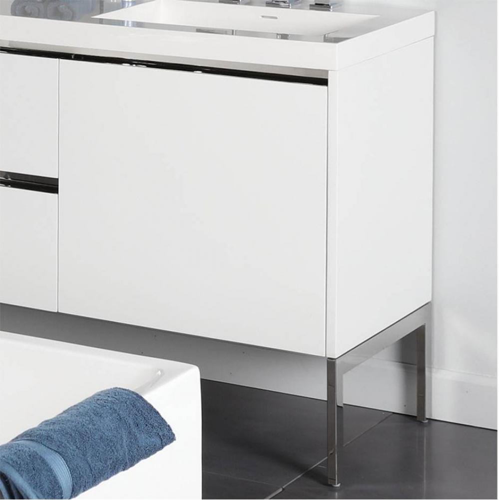 A set of optional metal frame legs for Kubista vanities. W: 21'', H: 10''.