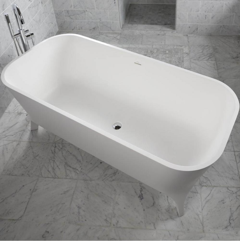 Free-standing soaking bathtub